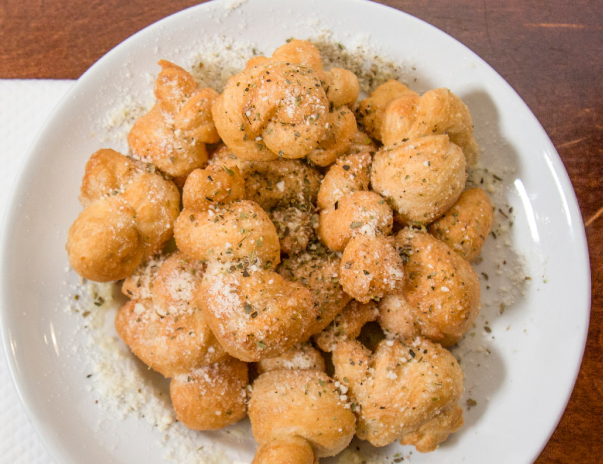 Andolini's Pizzeria Garlic Knots: Tied to Perfection